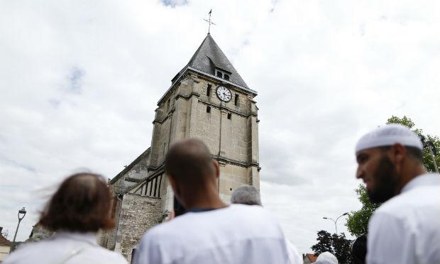 Padre foi morto em ataque a igreja na França / Foto: CHARLY TRIBALLEAU / AFP
