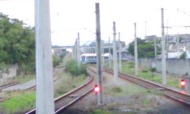 Operações na Linha Sul estão suspensas até a retirada do trem / Foto: Erivaldo Constantino via ComuniQ