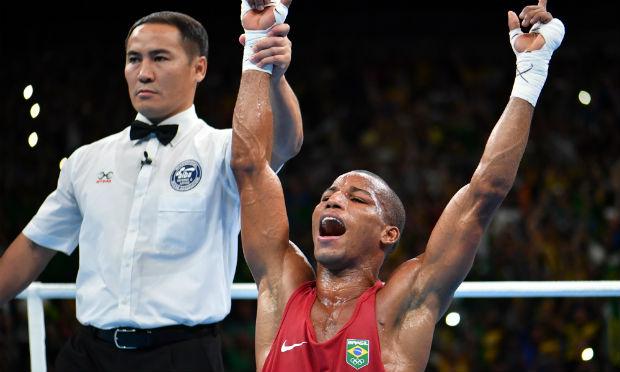 Robson Conceição é o primeiro campeão olímpico da história do boxe brasileiro. / Foto: AFP.