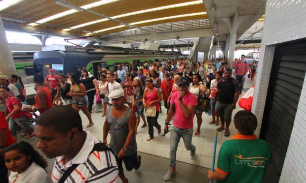A ouvidoria do metrô recebe cerca de 10 denúncias de passageiros por dia / Foto: Diego Nigro/JC Imagem
