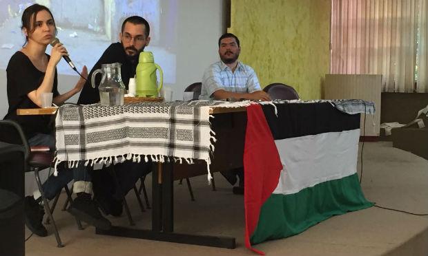 Na manhã desta terça os depoimentos de ativistas que visitaram a Palestina, ocupado militarmente por Israel, foram o ato principal do evento. / Foto: Ingrid Cordeiro / NE10