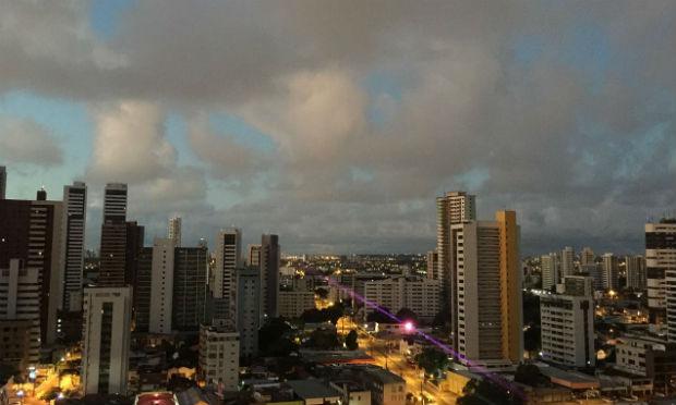 Primeiras horas da terça já contam com nuvens no Grande Recife / Foto: Cortesia/Nadja Falcão