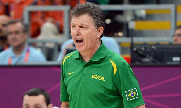 Magnano foi contratado em janeiro de 2010 com a missão de tirar o basquete masculino brasileiro do ostracismo. / Foto: CBB.