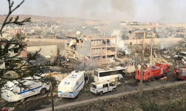 Atentado destruiu o quartel-general das forças antidistúrbios da Turquia / Foto: STR / DOGAN NEWS AGENCY / AFP