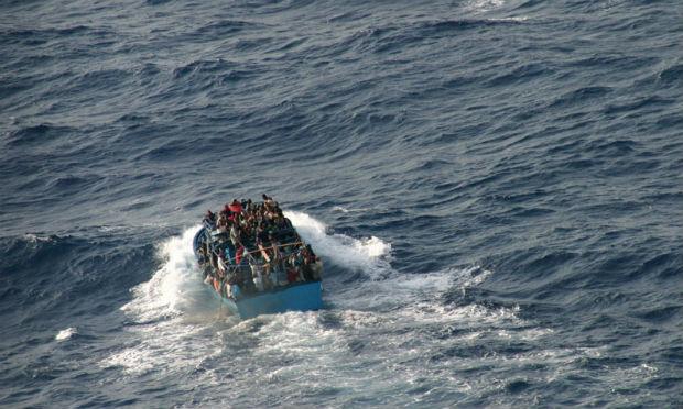 6,5 mil imigrantes foram resgatados do mar na Itália nessa segunda / Foto: EBC