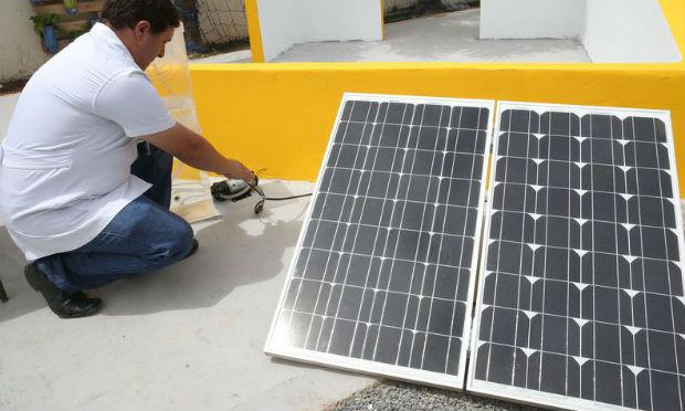 O objetivo é gerar mão de obra qualificada para atender a demanda do setor de energia renovável no Distrito Federal. / Foto: Antônio Cruz / Agência Brasil