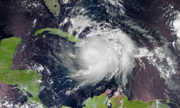 O furacão Matthew deixou um rastro de destruição em Cuba e Haiti e avança para os Estados Unidos / Foto: AFP