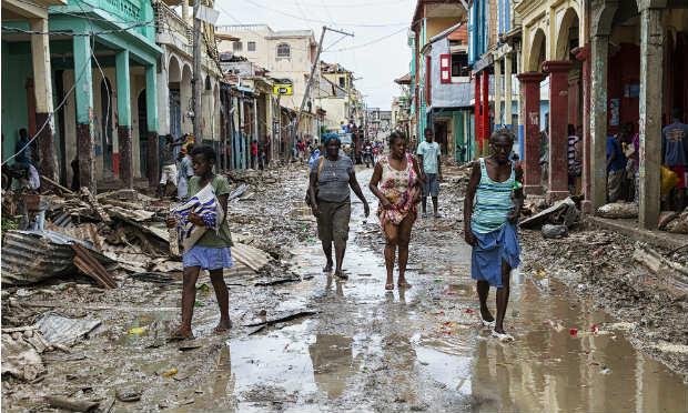 Na terça-feira (4), o furacão Matthew atingiu o Haiti e o território cubano com ventos de 230 quilômetros por hora (km/h). / Foto: Logan Abassi-Un-Minustah / AFP