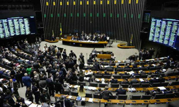 A Câmara dos Deputados que discute as 10 medidas de combate à corrupção propostas pelo MP / Foto: Agência Brasil