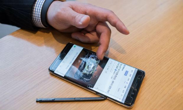 A produção do Galaxy Note 7 foi suspensa pelo fabricante sul-coreano, 2 meses após o lançamento / Foto: AFP