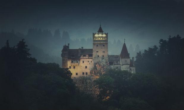 Castelo de Bran, na Transilvânia, serviu de inspiração para o Castelo do Drácula / Foto: Divulgação