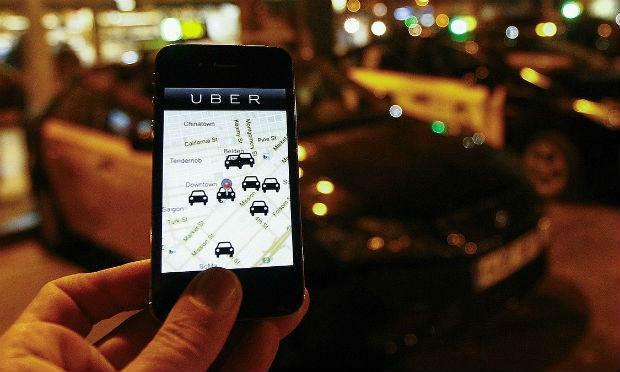 Além do Uber, três aplicativos também estão cadastrados para operar na capital paulista / Foto: AFP