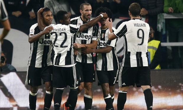 Com a oitava vitória em 10 partidas, a Juventus chegou aos 24 pontos e tem dois de vantagem para a Roma. / Foto: AFP.