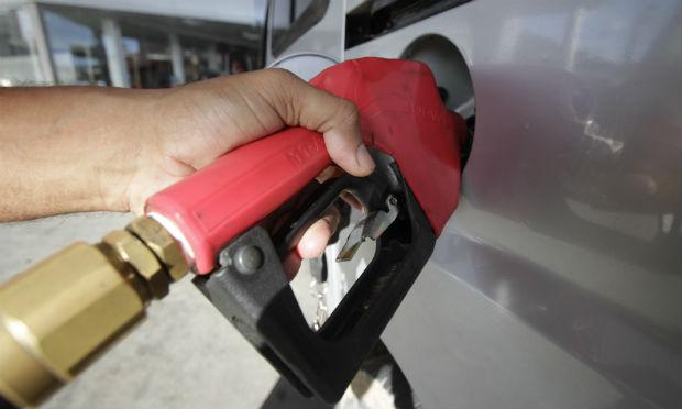 Em Pernambuco, a gasolina foi de R$ 3,614 para R$ 3,688 o litro. / Foto: Bobby Fabisak / JC Imagem
