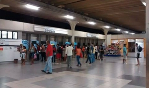 Movimento intenso na Estação Central do Recife