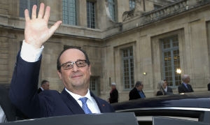Presidente francês esteve na reabertura.