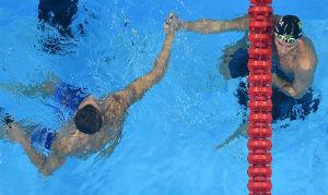 Michael Phelps e Thiago Pereira nadaram lado a lado, com tempos muito próximos.