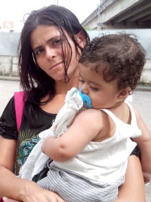 Dona de casa Rosilene Maria, 27, sente na pele as dificuldades da atual situação do TI